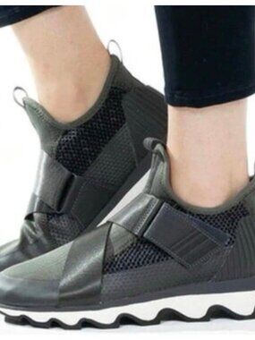 Sorel kinetic alpine tundra black sport sneaker shoe womens 7.5